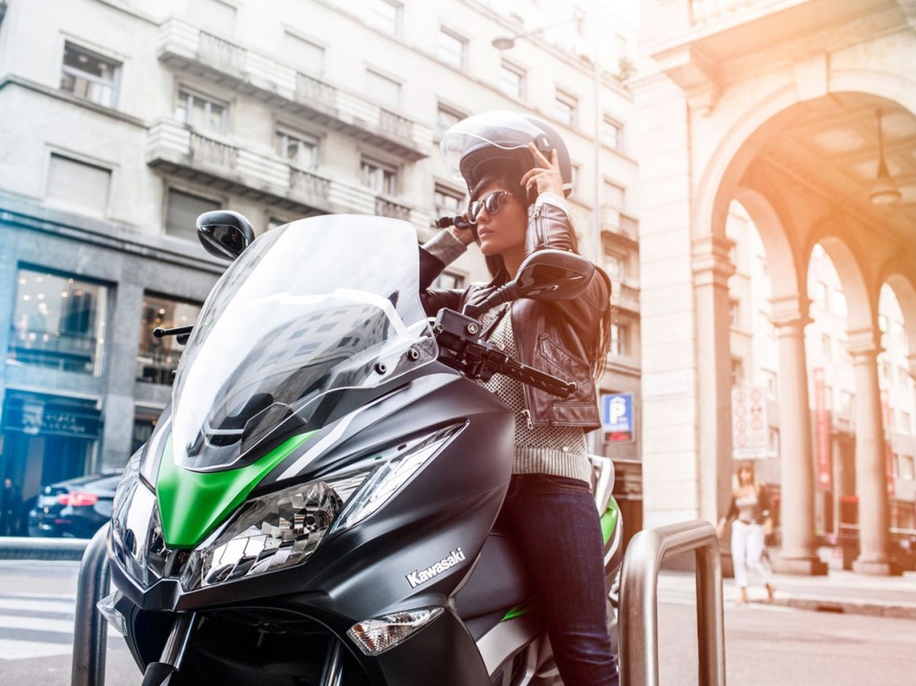 Фото скутера Kawasaki J300